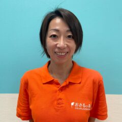 おさるの森キッズラボ、小村先生の写真